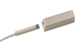 Magnetický miniaturní kontakt pro volně stojící předměty, povrchový s dutinkou, NC+ tamper, zasouvací magnet, 2 m kabel
